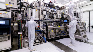 ASML: Monopolista, ktorý tlačí svetlo na kremík
